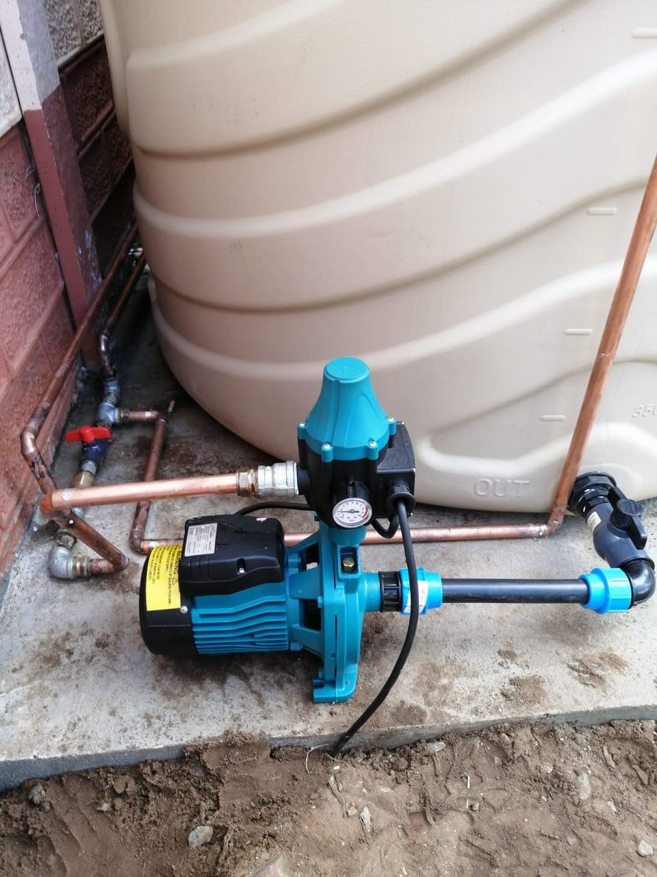 فني تصليح مضخات في شمال غرب الصليبيخات بالكويت