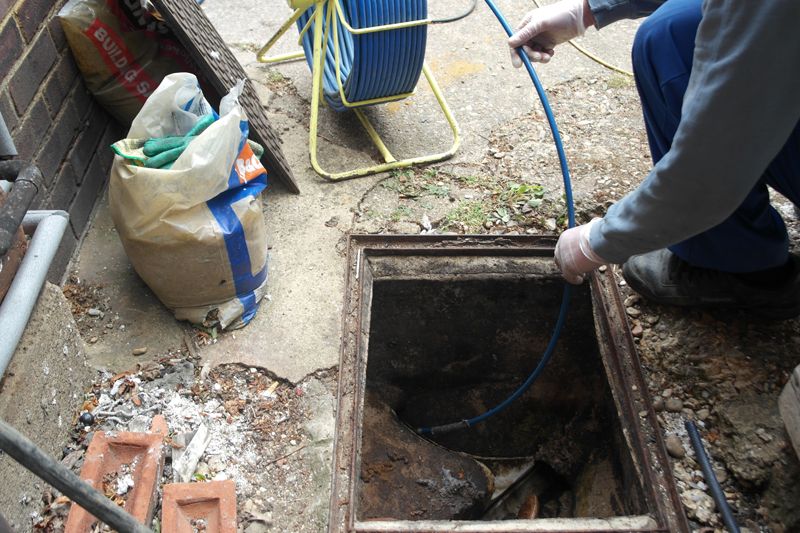 أفضل فني تنظيف جورة السرداب في الأحمدي بخبرة عالية