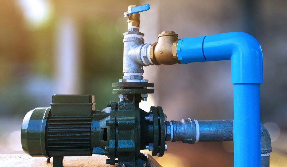 احجز الآن مع أفضل فني تركيب مضخات في صباح الأحمد – استجابة فورية وخدمة مضمونة