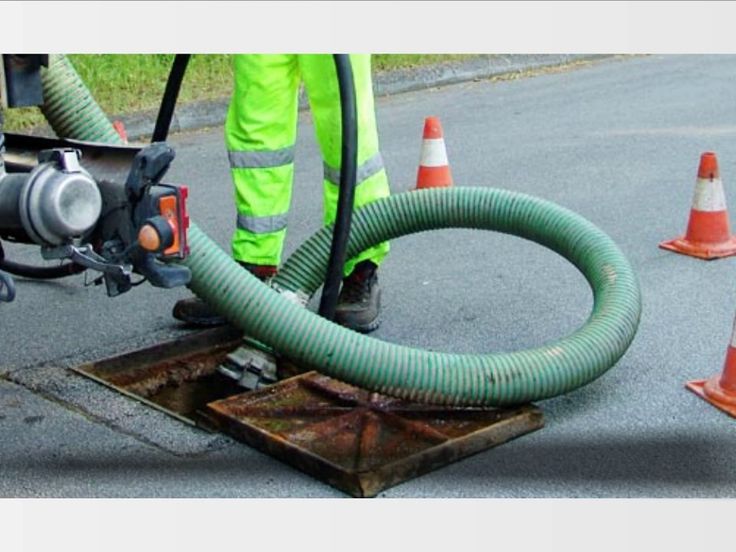 خطوات تنظيف جورة السرداب في الفحيحيل باستخدام أحدث معدات الشفط